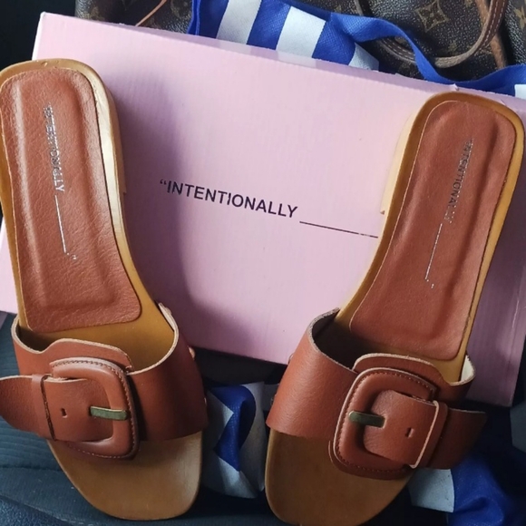 Intentionally Blank Wedge Sandle NWB Canyon size 38 - Picture 7 of 7